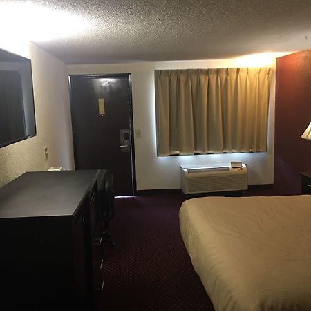 Super 9 Motel Troy Екстериор снимка