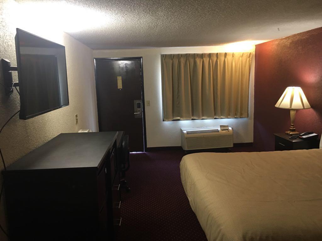 Super 9 Motel Troy Екстериор снимка