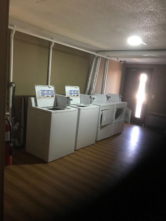 Super 9 Motel Troy Екстериор снимка