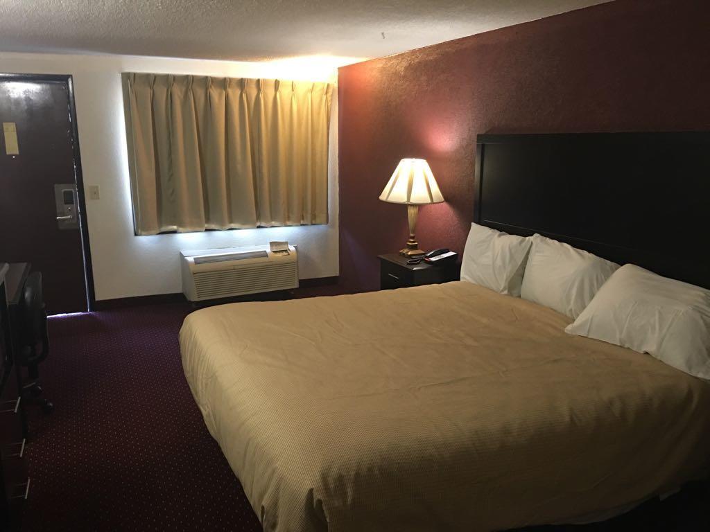 Super 9 Motel Troy Екстериор снимка